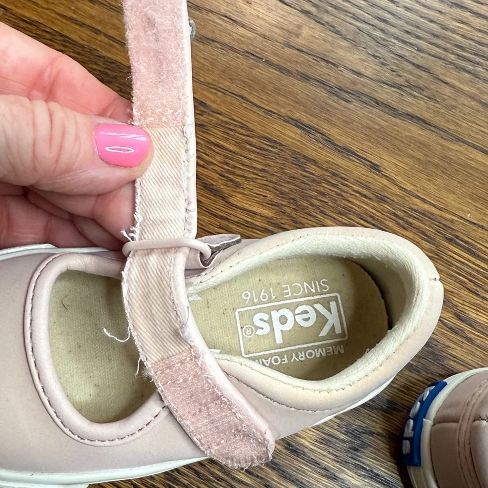 Keds Kids Leather Pink Ella Sneakers with Flower Detail Size 4